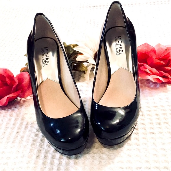 Michael-Michael Kors Black Patent Leather Stiletto - Picture 4 of 8